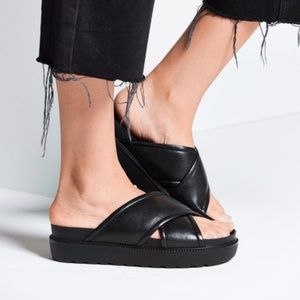 Vagabond Erin Cross Strap Slide Sandal